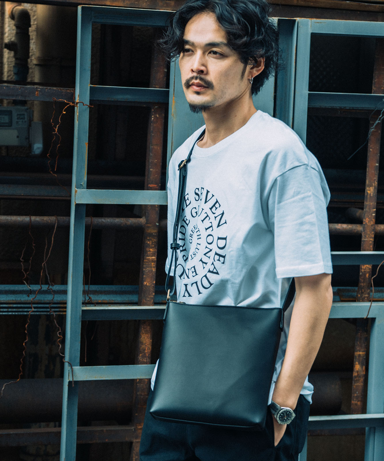 DEVICE フェイクレザー ゴールドカラー ショルダーバッグ