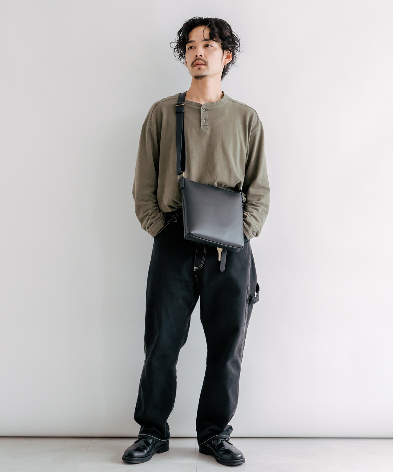 DEVICE フェイクレザー ゴールドカラー ショルダーバッグ