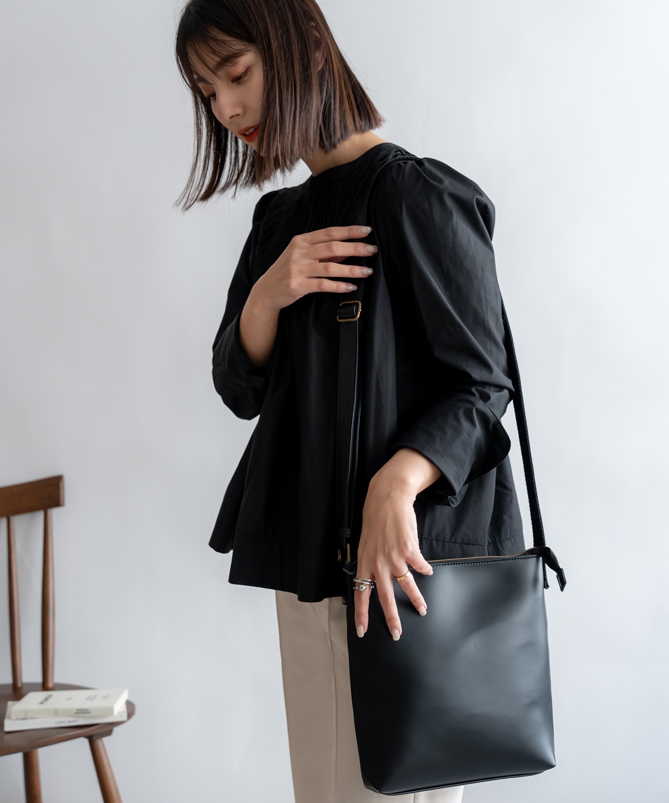 DEVICE フェイクレザー ゴールドカラー ショルダーバッグ