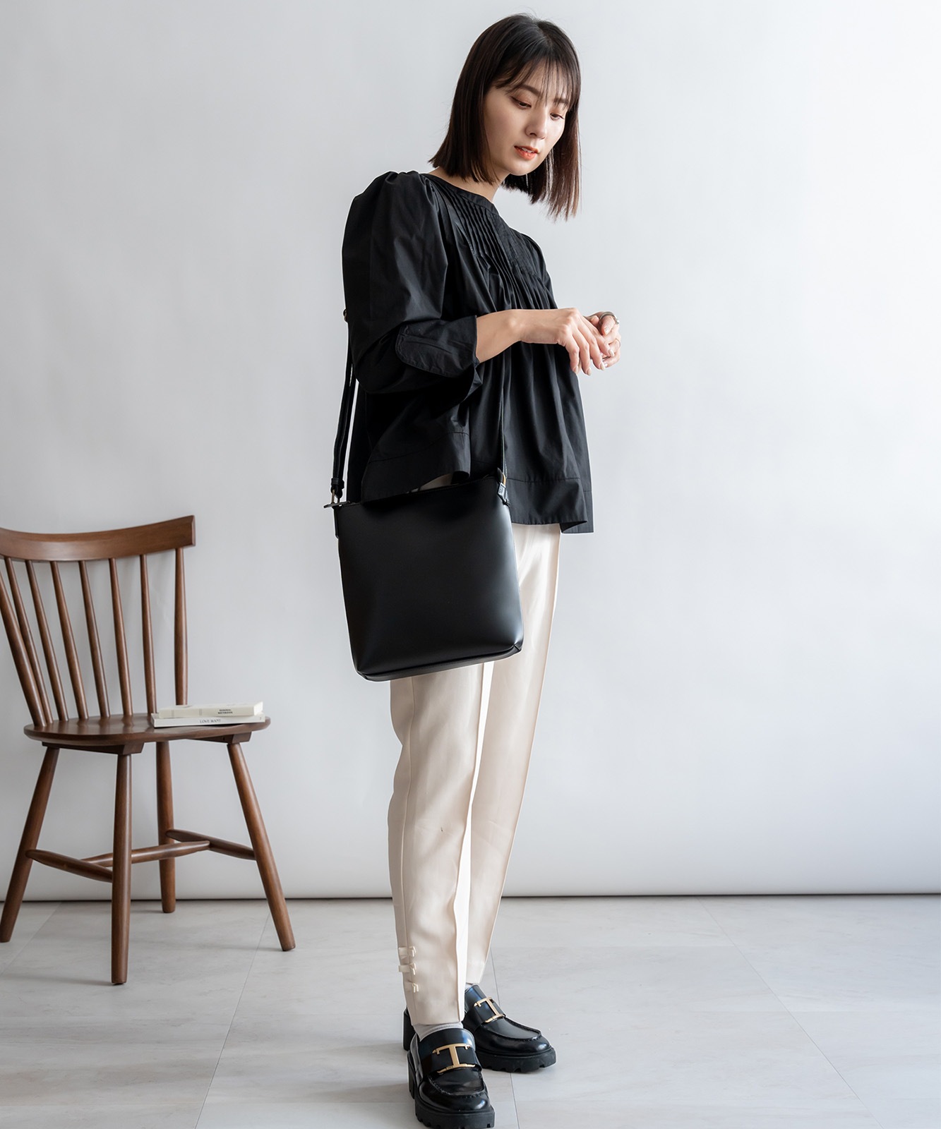 DEVICE フェイクレザー ゴールドカラー ショルダーバッグ DSG23038