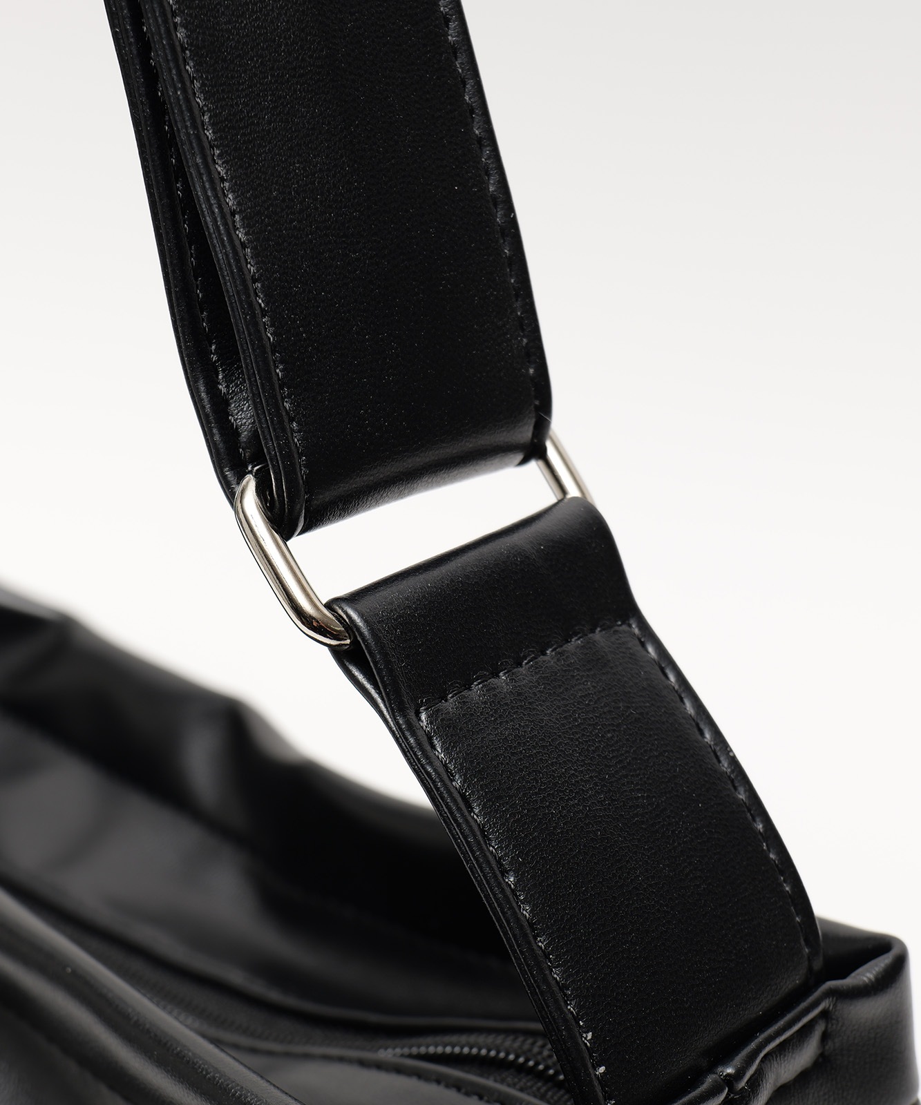 DEVICE ジップデザイン ルーズ マンメイドレザー ショルダーバッグ フェイクレザー メンズ レディース