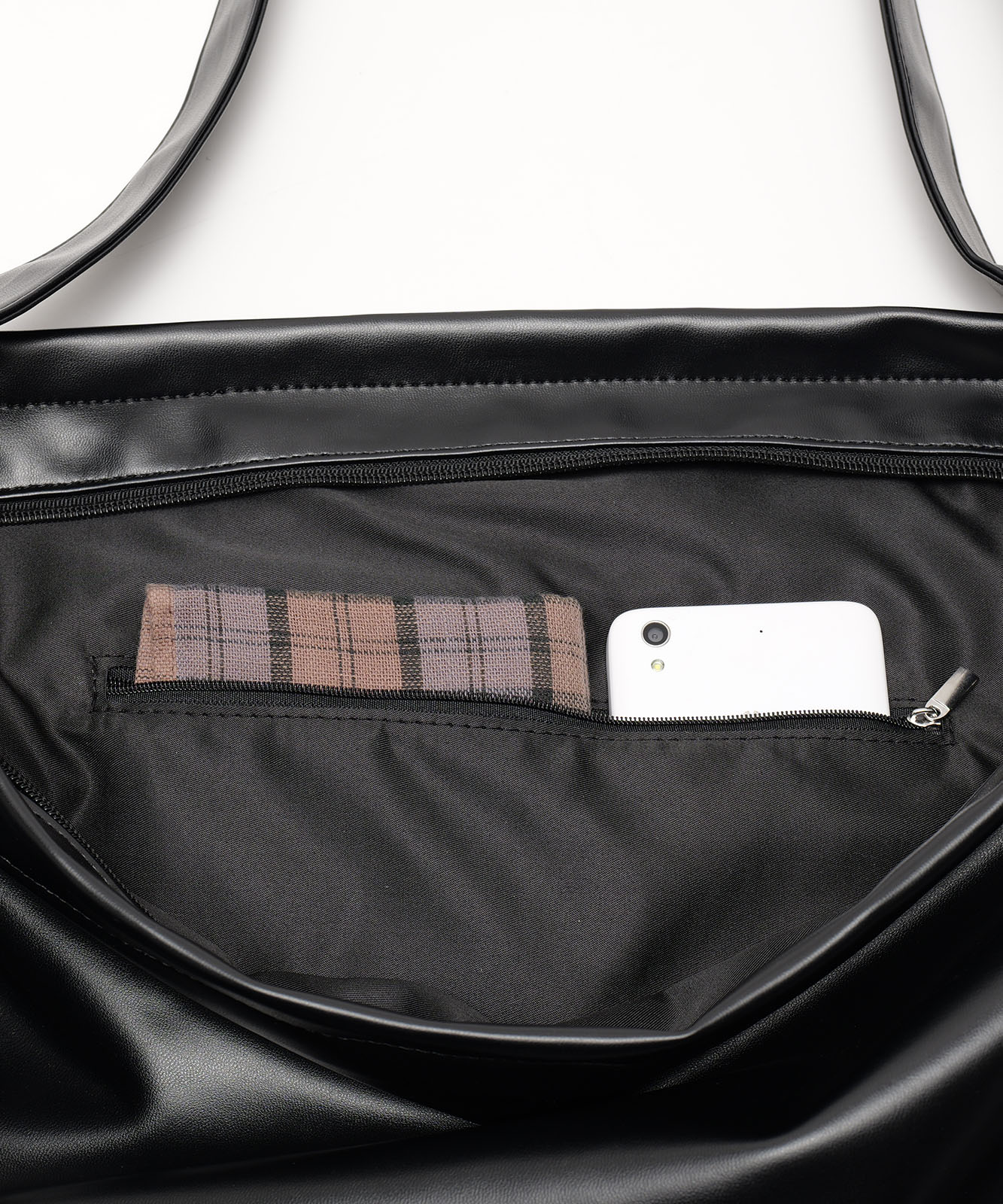 DEVICE ジップデザイン ルーズ マンメイドレザー ショルダーバッグ フェイクレザー メンズ レディース