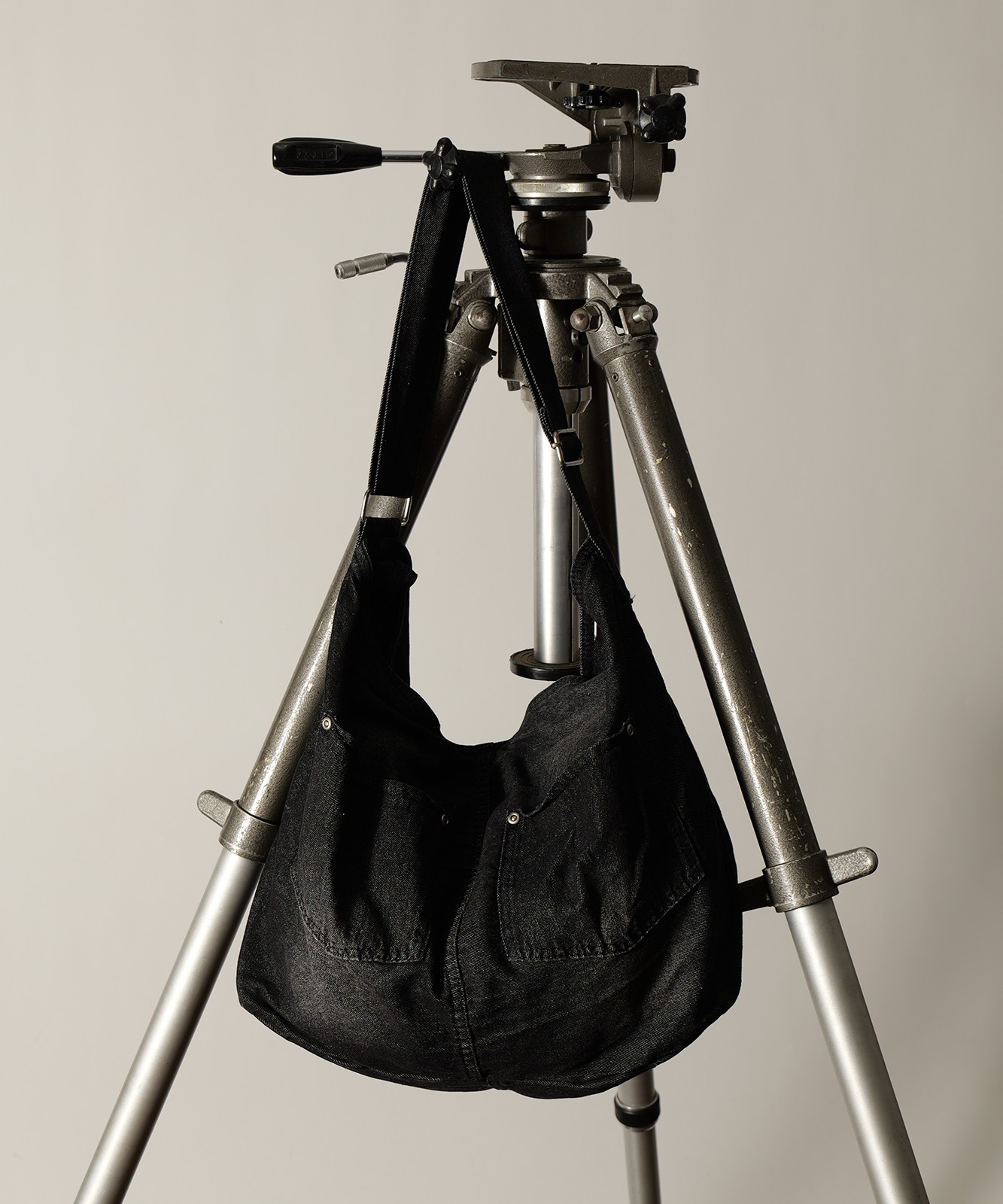 DEVICE ウォッシュ デニム ショルダーバッグ