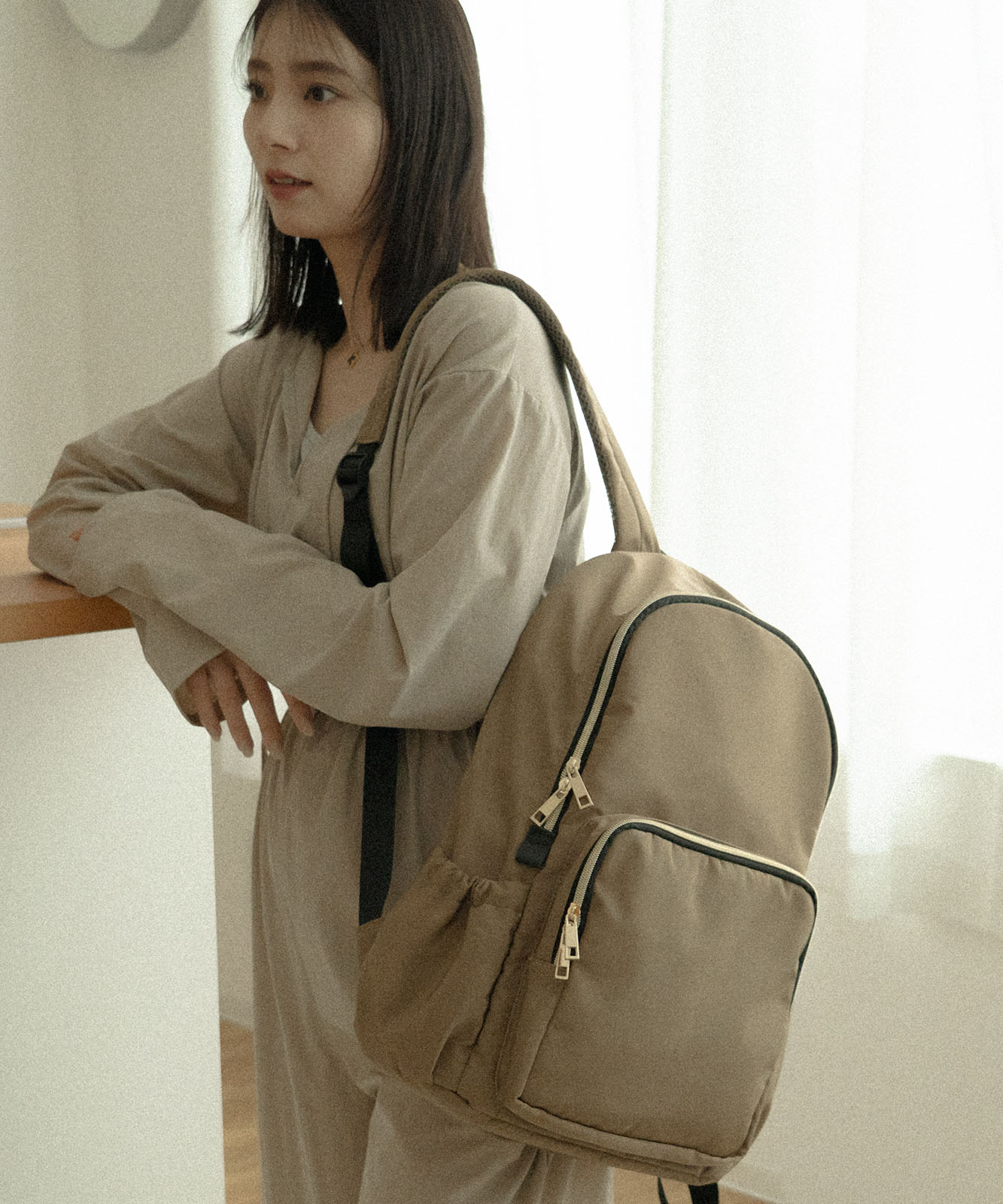 Rename ゴールドファスナーマルチポケット デイバッグ