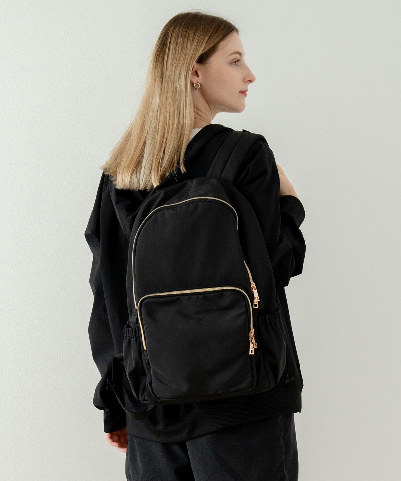 Rename ゴールドファスナーマルチポケット デイバッグ