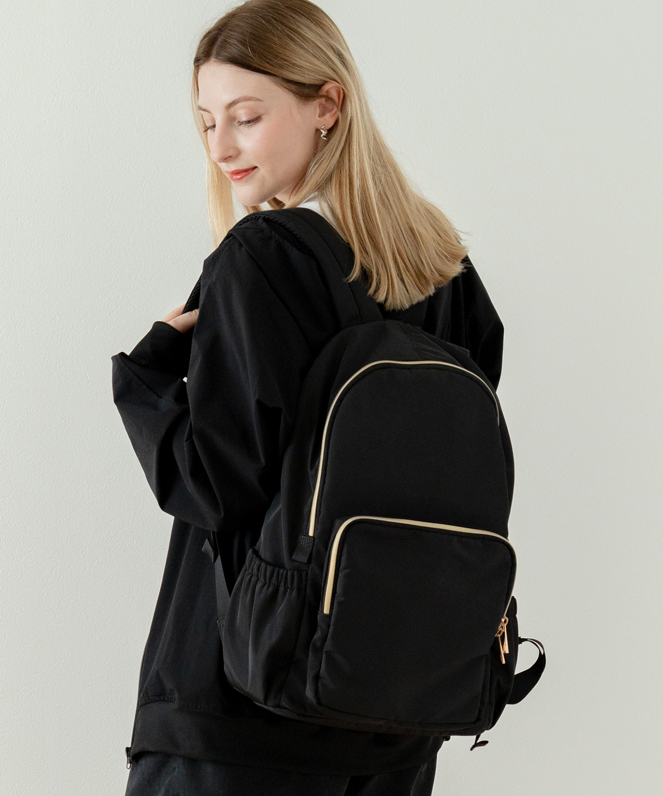 Rename ゴールドファスナーマルチポケット デイバッグ