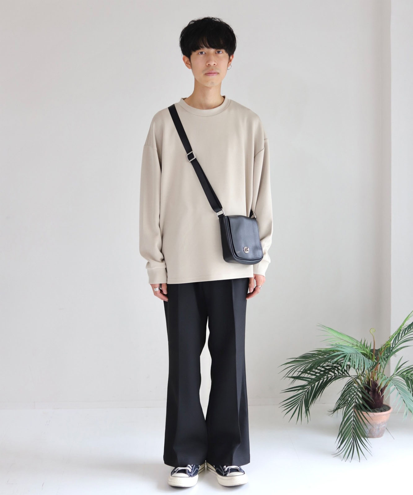 DEVICE＋ カウレザー フロントバックル ミニショルダーバッグ