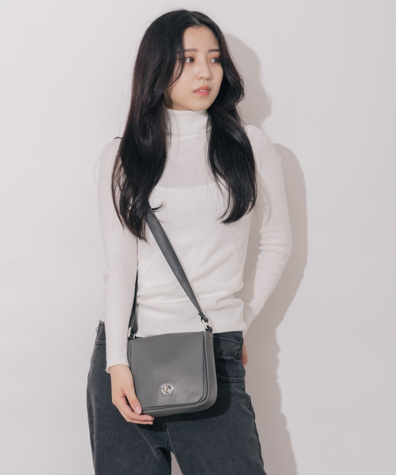 DEVICE＋ カウレザー フロントバックル ミニショルダーバッグ