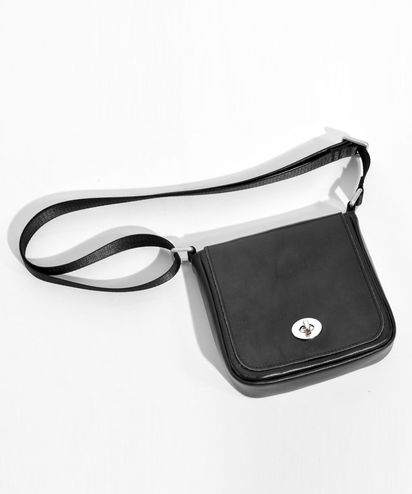 DEVICE＋ カウレザー フロントバックル ミニショルダーバッグ