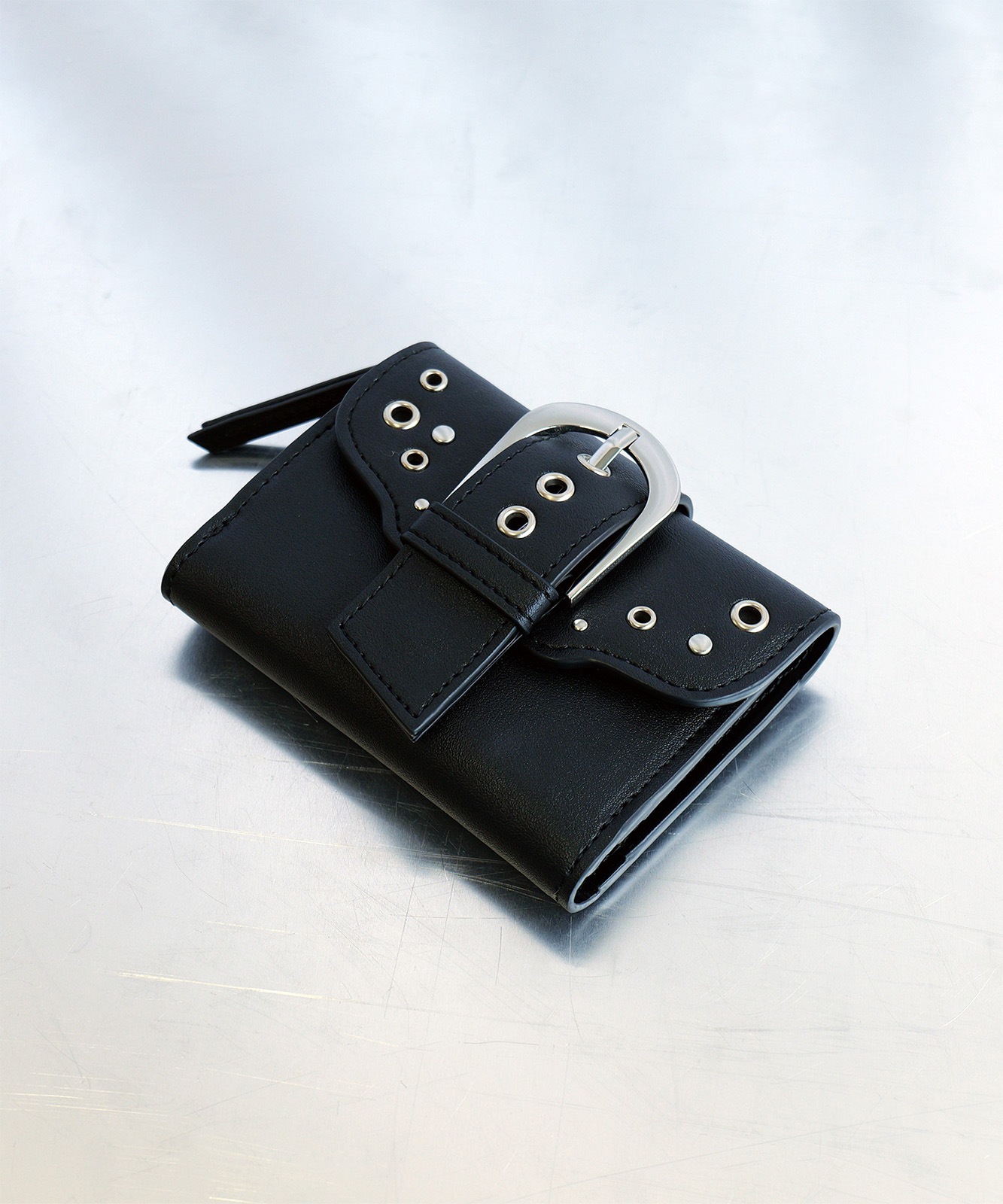 【DEVICE】 メタルバックル スタッズ ミニウォレット 三つ折り財布 コンパクト財布 Y2K ストリート メンズ レディース DPG26042 メンズ レディース ユニセックス おしゃれ 大容量 軽量 通学 通勤 韓国ストリート DPG26042