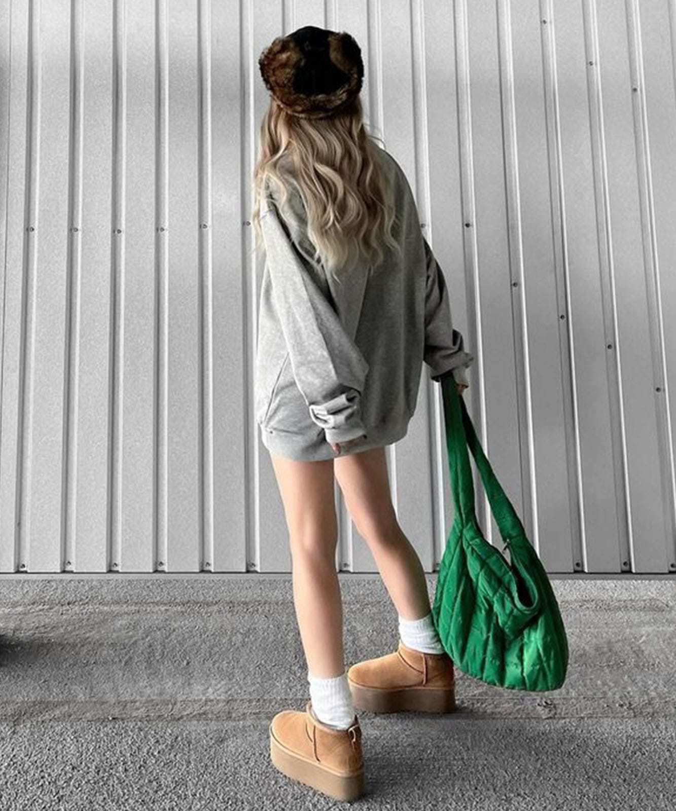 ルーズグラフィックプリント スウェット トレーナー メンズ レディース 秋服 冬服