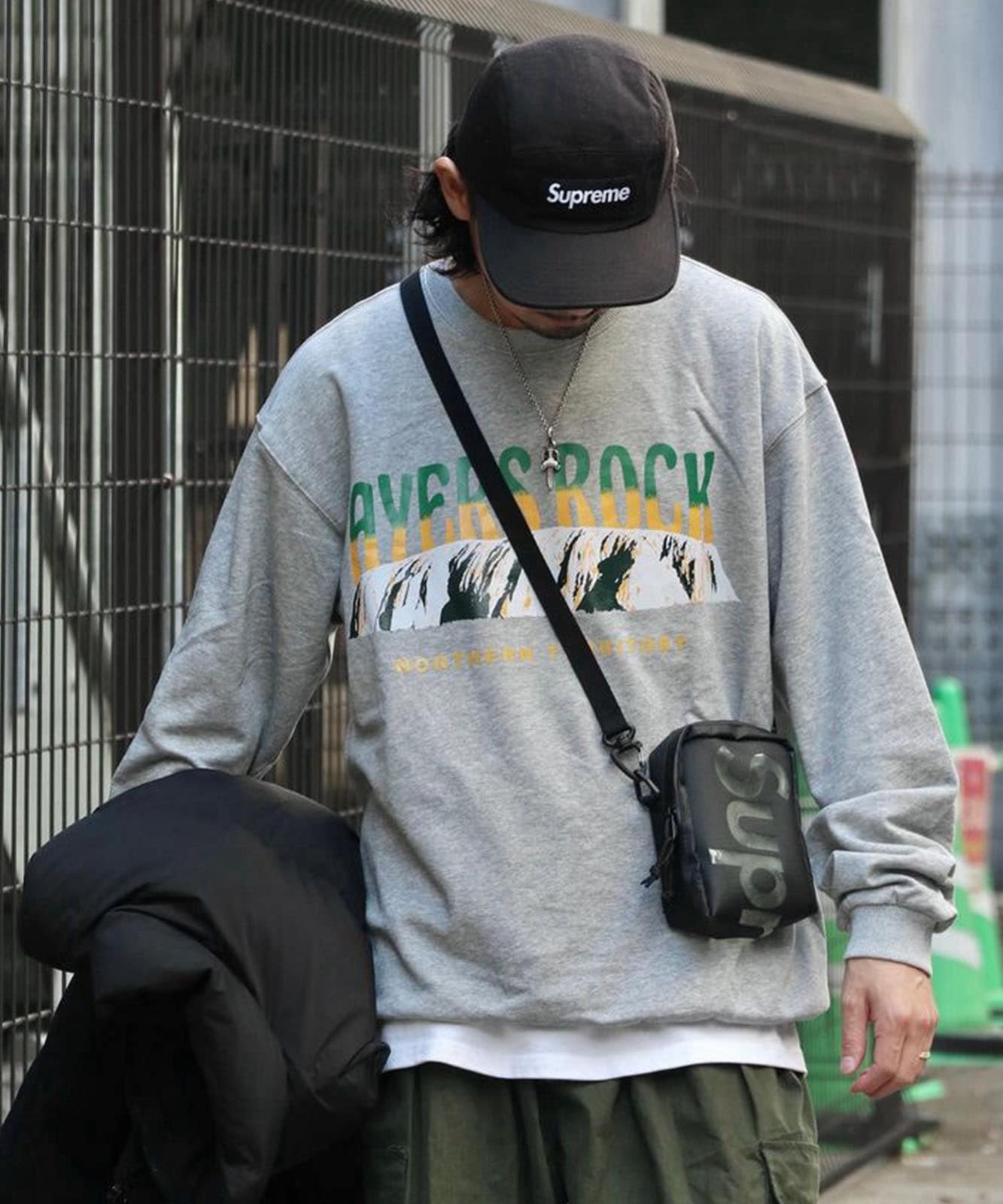 ルーズグラフィックプリント スウェット トレーナー メンズ レディース 秋服 冬服