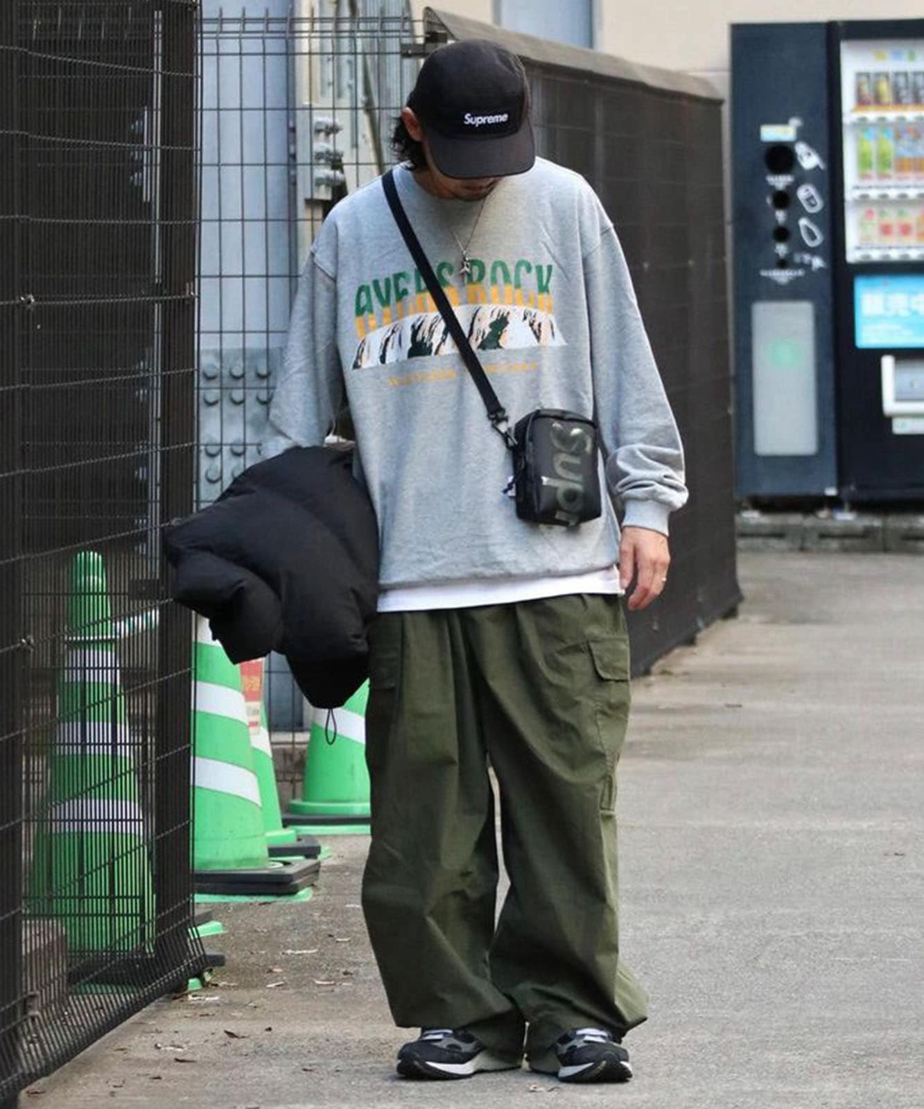 ルーズグラフィックプリント スウェット トレーナー メンズ レディース 秋服 冬服