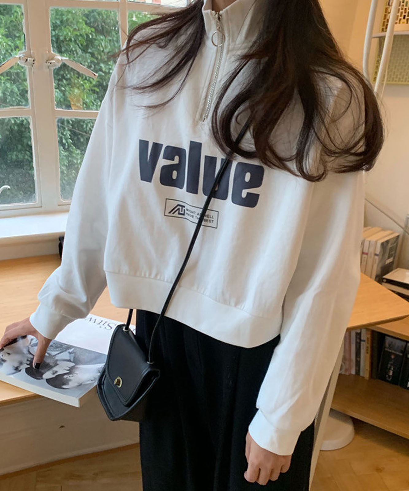 DEVICE select 韓国風フロントロゴ ハーフジップ スウェットトレーナー(ショート丈) レディース