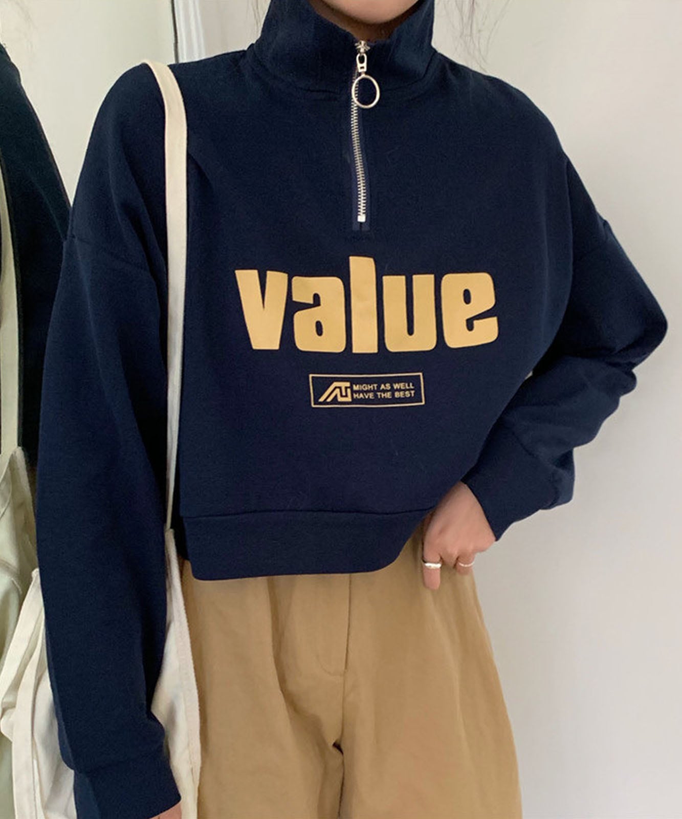 DEVICE select 韓国風フロントロゴ ハーフジップ スウェットトレーナー(ショート丈) レディース