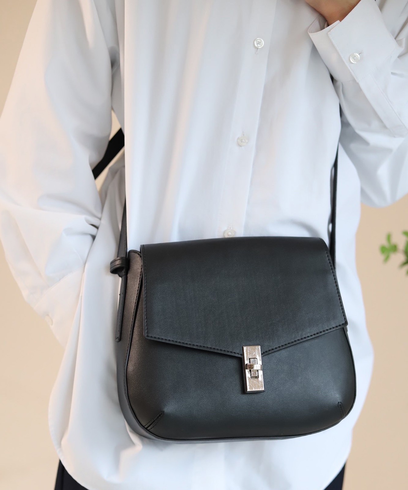 Rename フェイクレザーフラップ ショルダーバッグ RSG22033