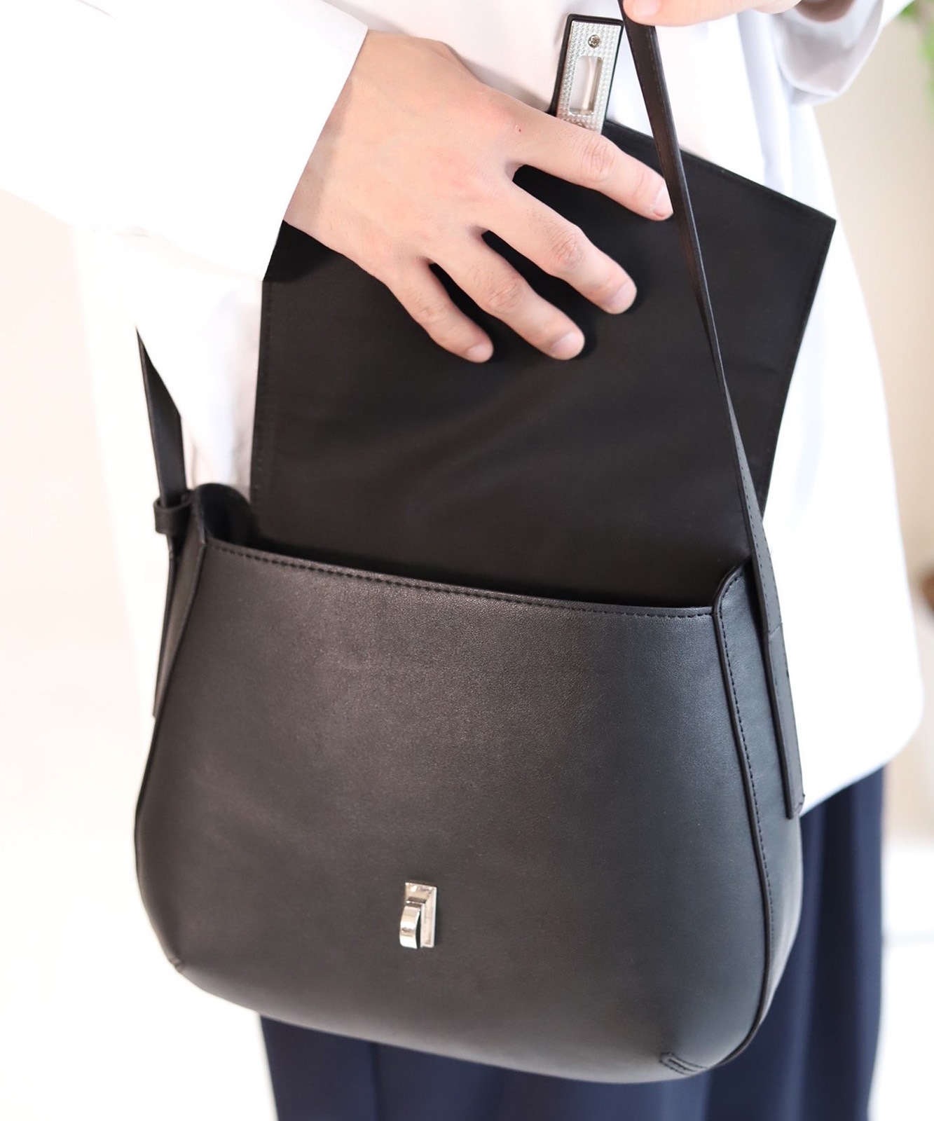 Rename フェイクレザーフラップ ショルダーバッグ RSG22033