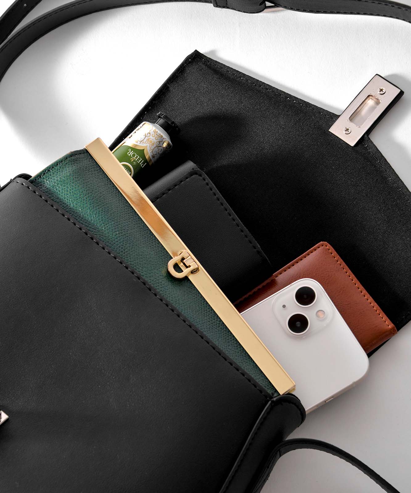 Rename フェイクレザーフラップ ショルダーバッグ RSG22033