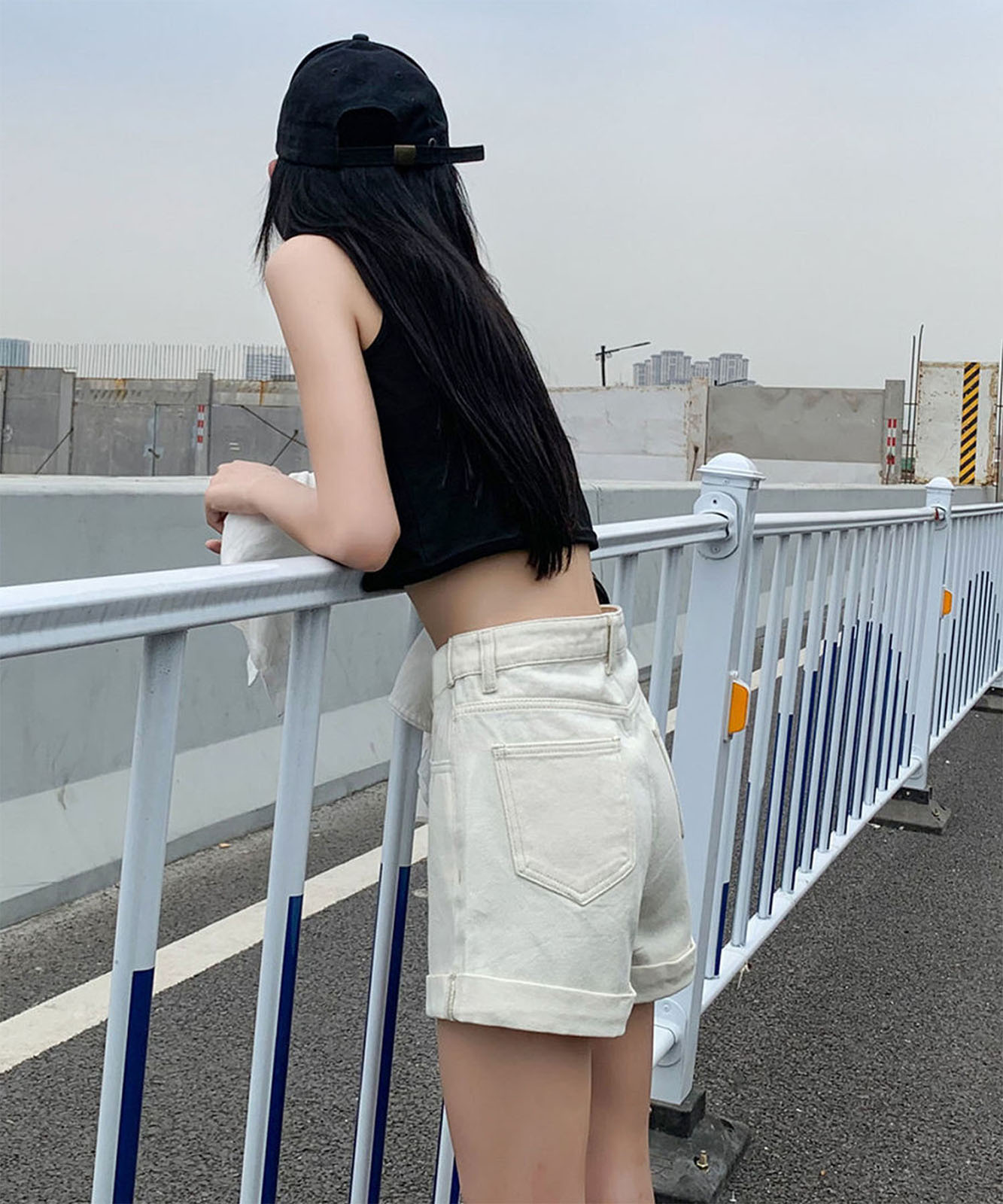 DEVICE select シンプルデザイン ハイウエスト デニム ショートパンツ ノームコア レディース