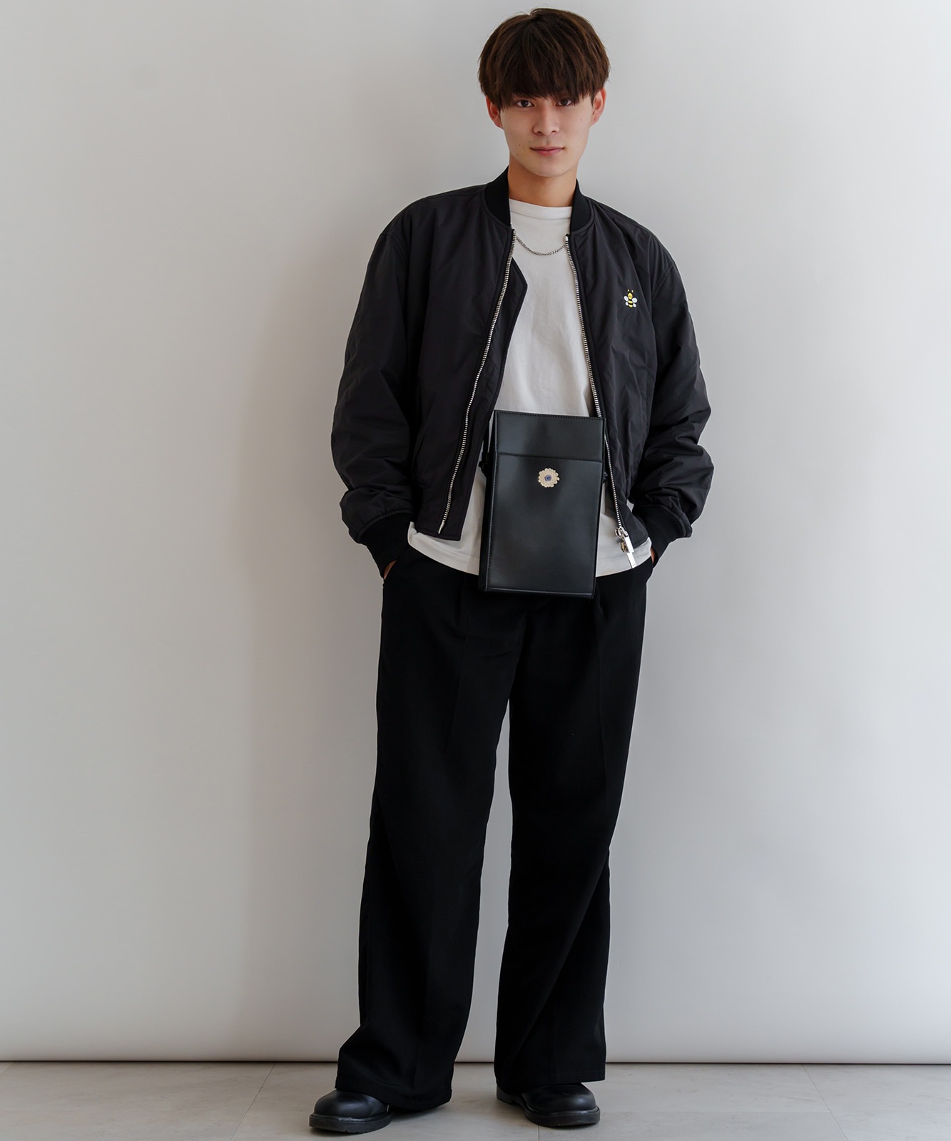 Rename フラワー  ロゴ刺繍 ショルダーバッグ