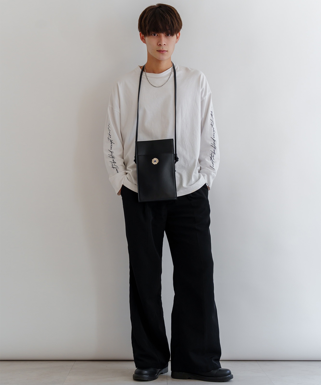 Rename フラワー  ロゴ刺繍 ショルダーバッグ