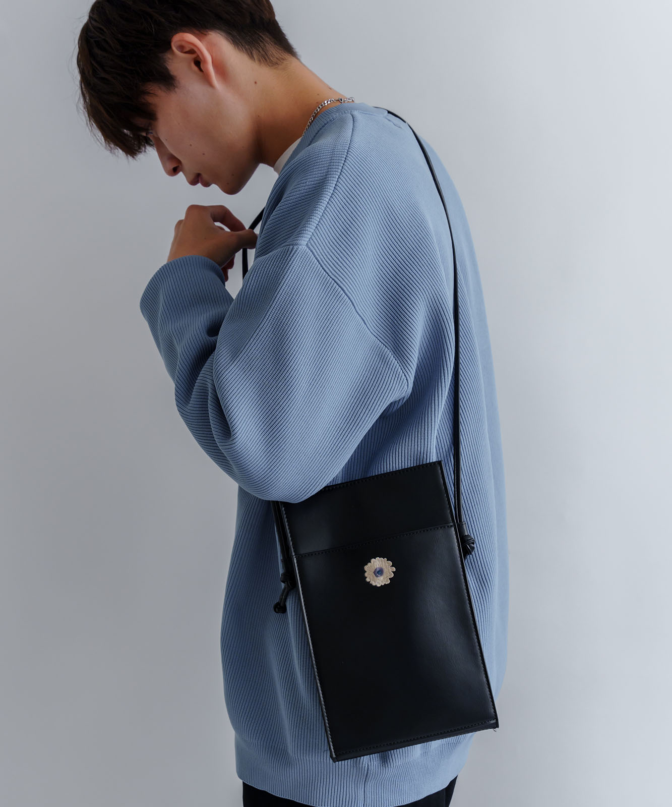 Rename フラワー  ロゴ刺繍 ショルダーバッグ