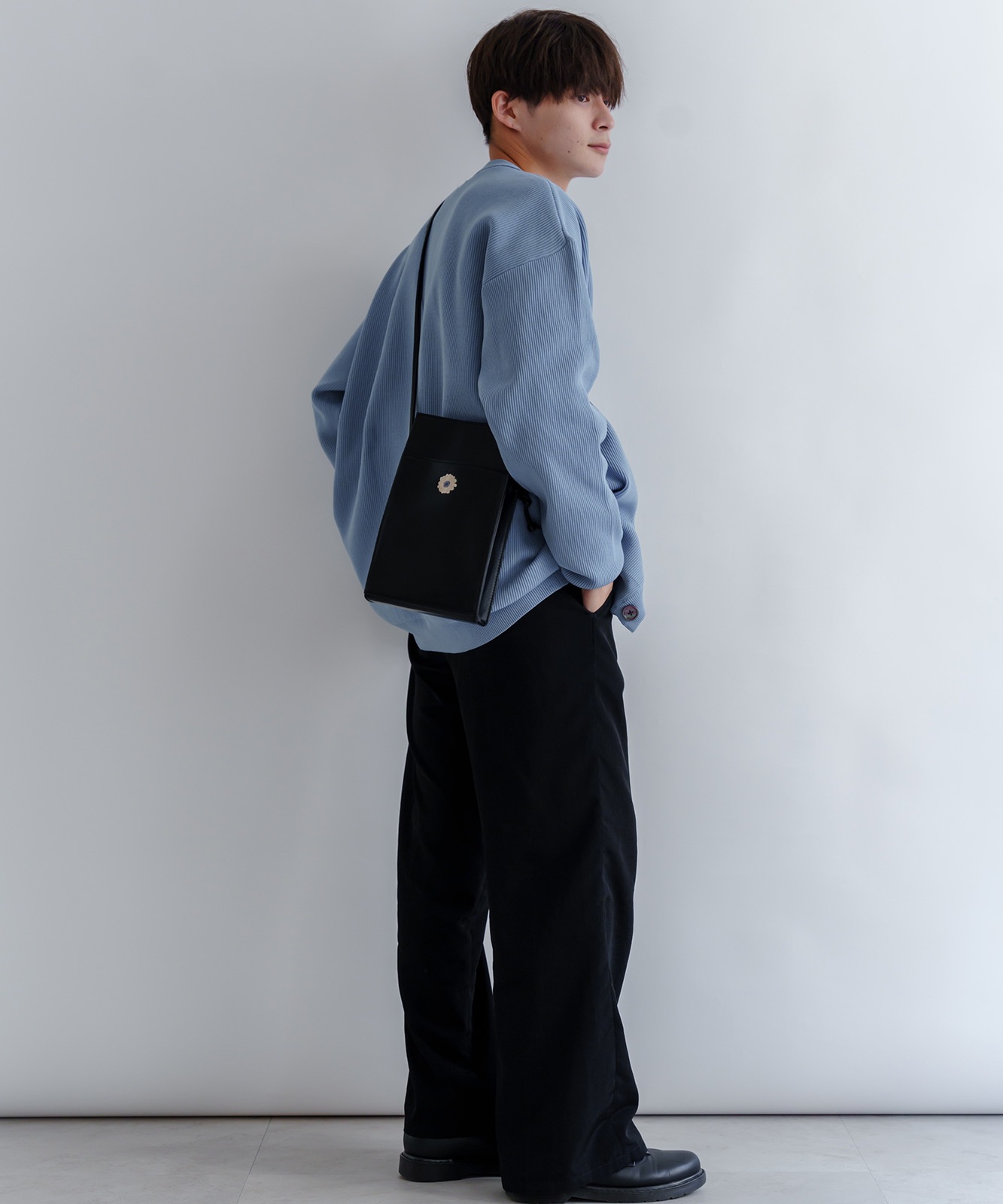 Rename フラワー  ロゴ刺繍 ショルダーバッグ