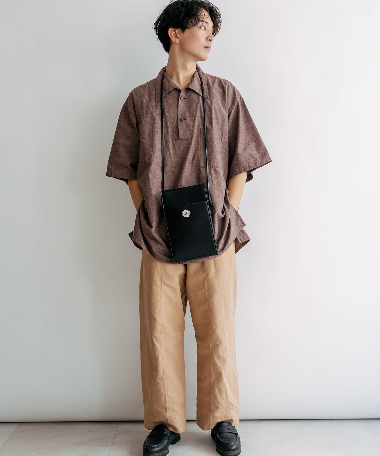 Rename フラワー  ロゴ刺繍 ショルダーバッグ