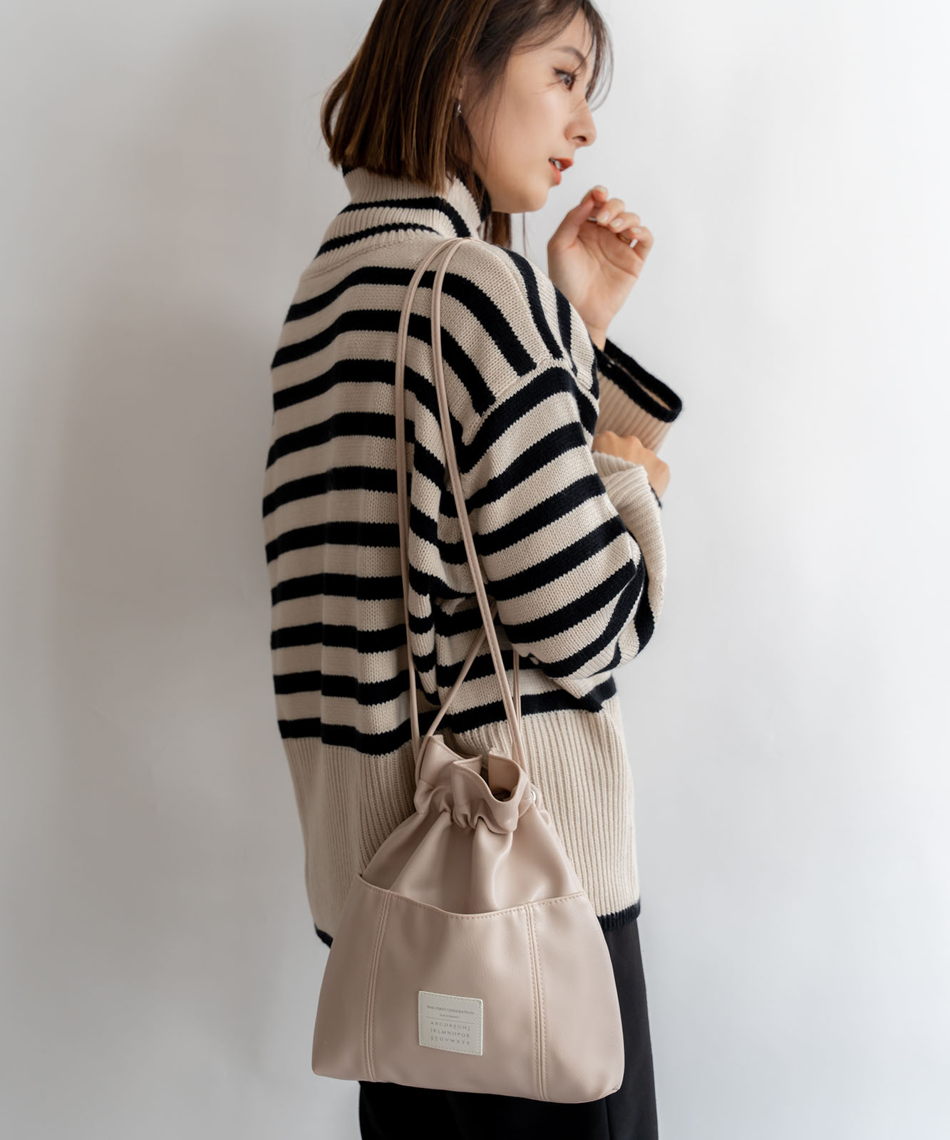 Rename カジュアルデザイン オリジナルタグ 巾着ショルダーバッグ