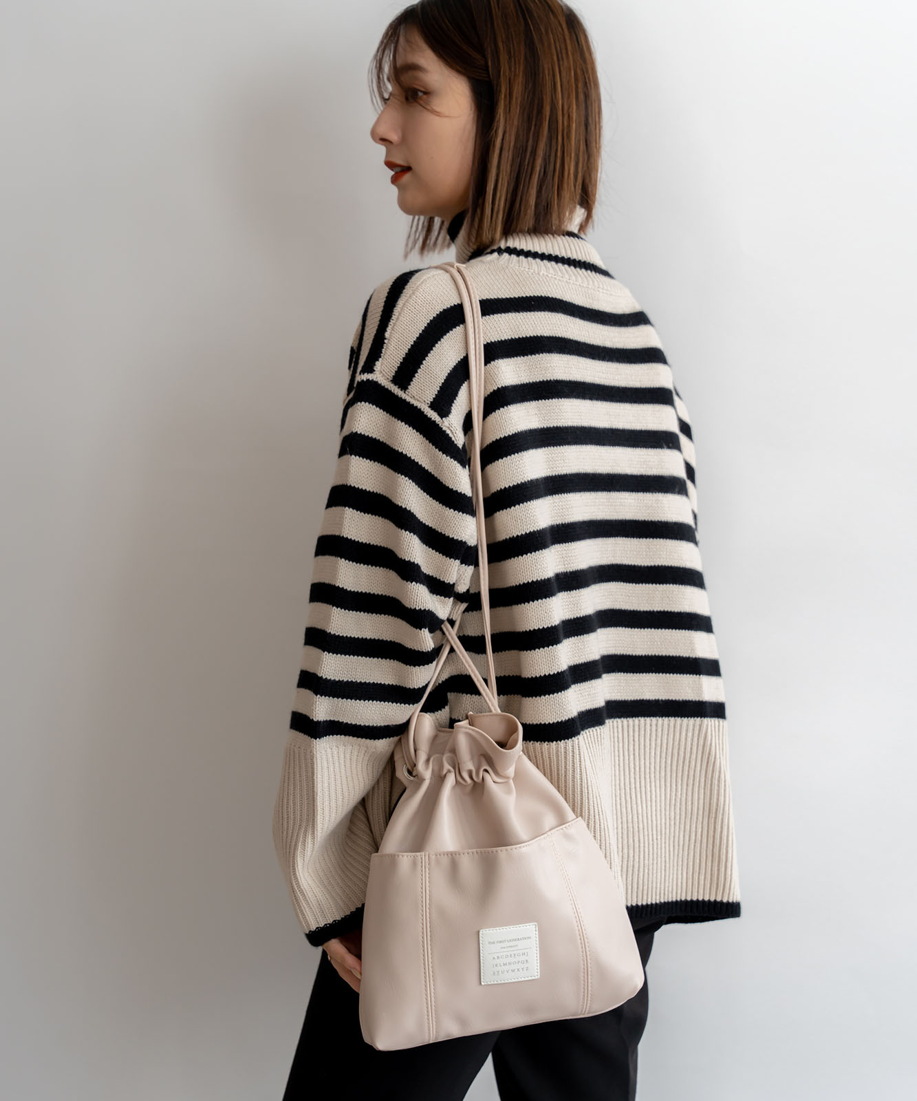 Rename カジュアルデザイン オリジナルタグ 巾着ショルダーバッグ