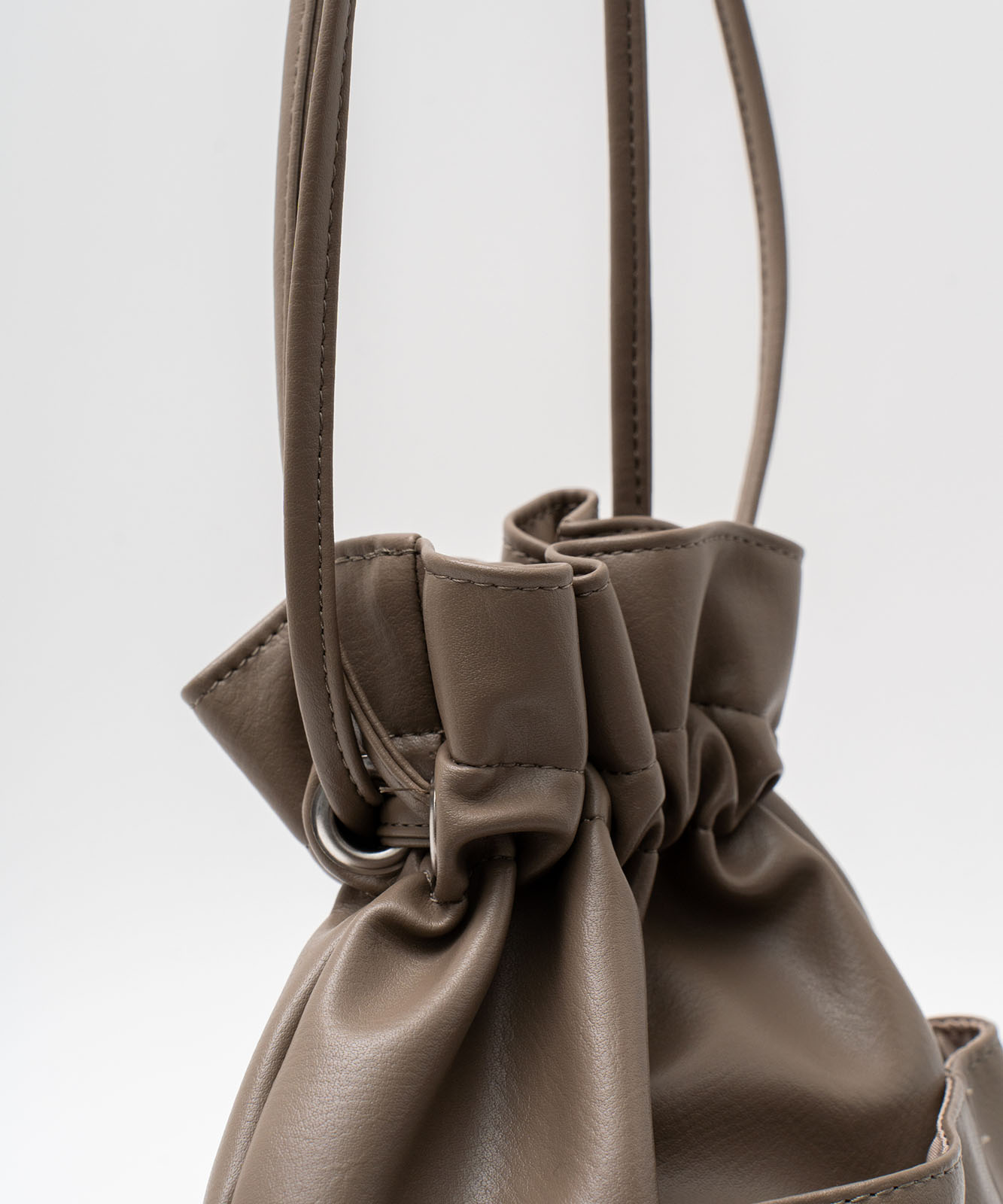 Rename カジュアルデザイン オリジナルタグ 巾着ショルダーバッグ