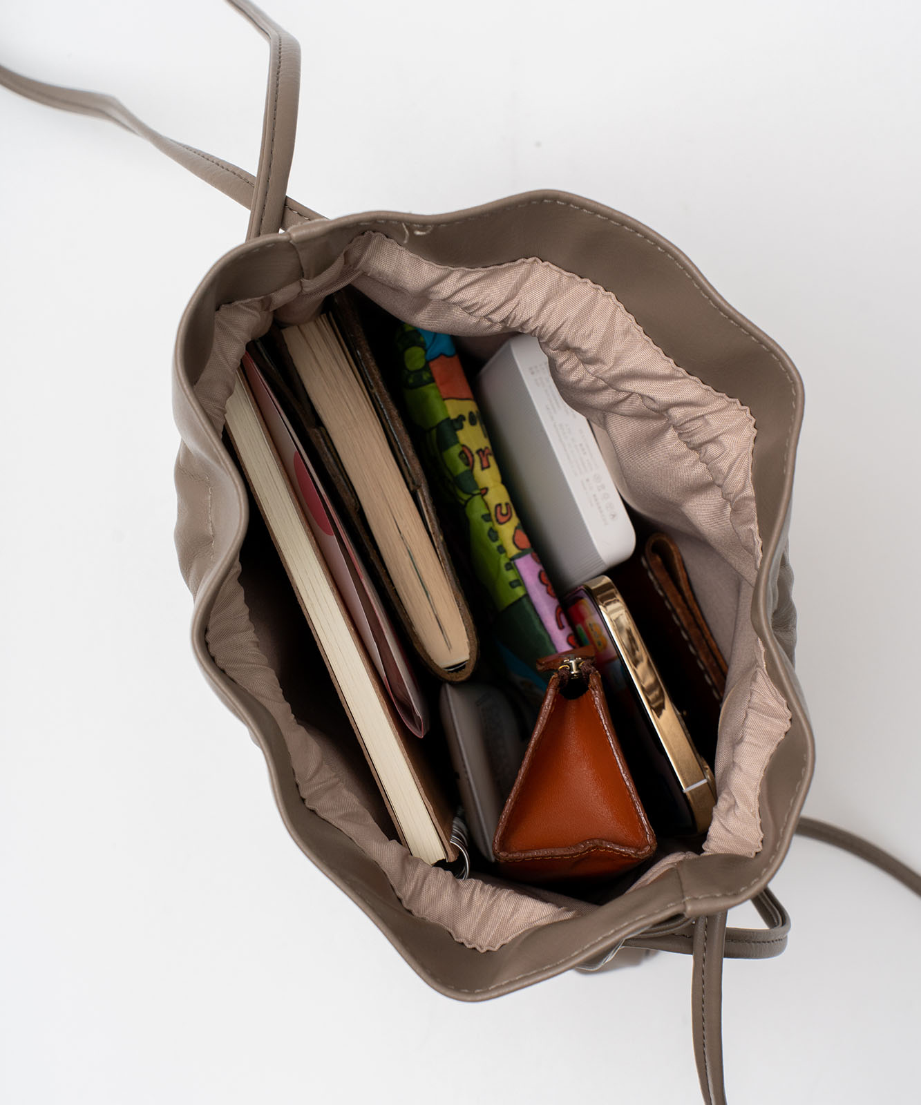 Rename カジュアルデザイン オリジナルタグ 巾着ショルダーバッグ