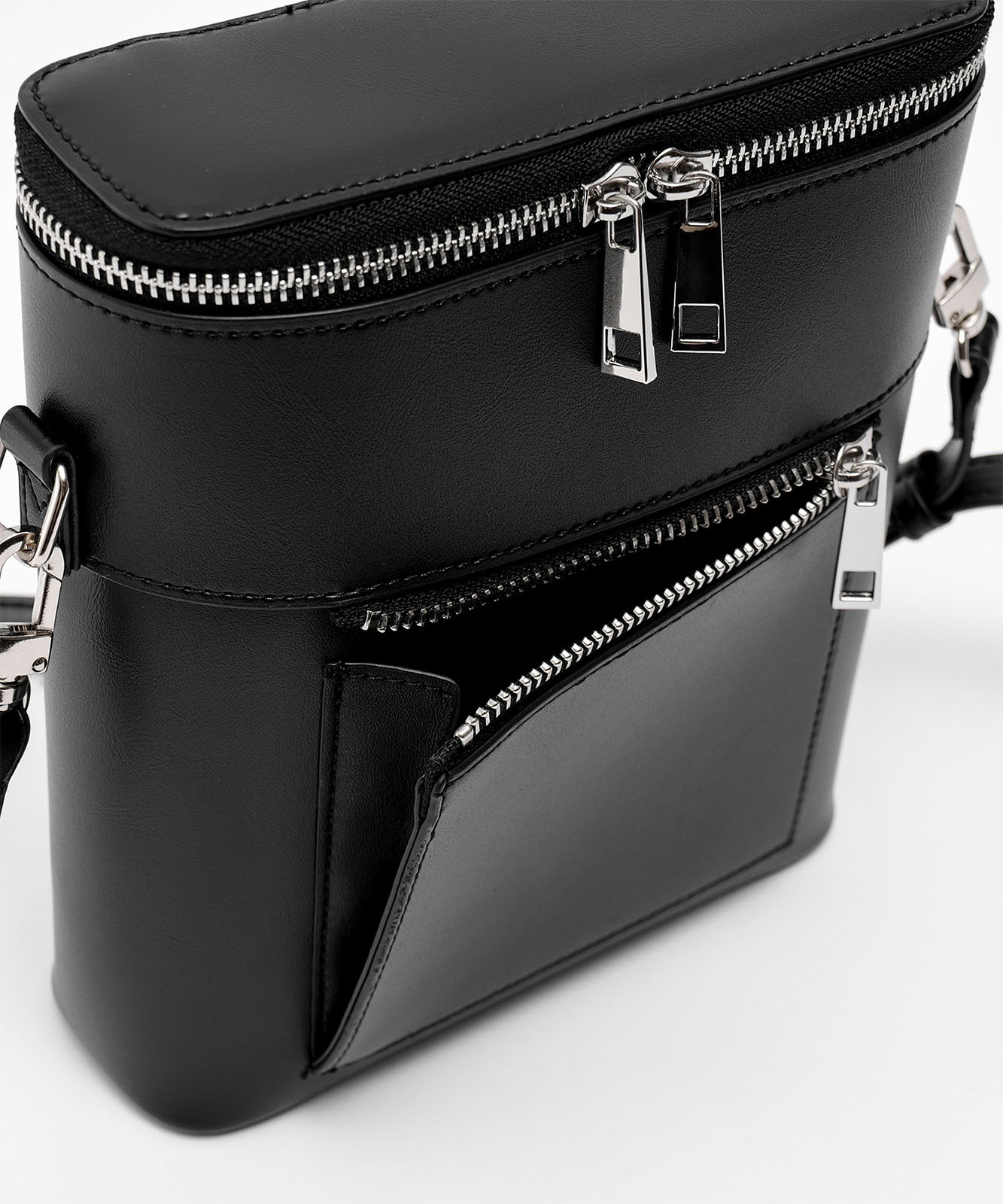 LYN トートバッグ フロントロゴ 2WAY ストラップ トップジッパー LYN トートバッグ フロントロゴ 2WAY ストラップ トップジッパー