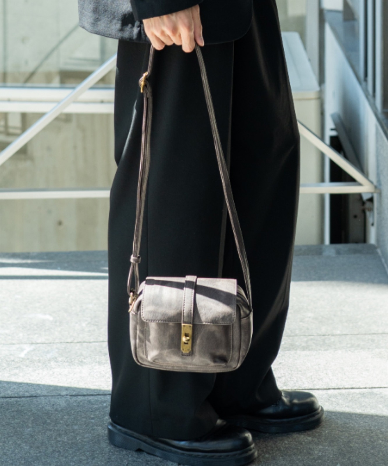 【 DEVICE 】 ヴィンテージデザイン ヴァティカルベルト ショルダーバッグ メンズ レディース ユニセックス おしゃれ ブランド 学生 カジュアル ストリート きれいめ 大人 通勤 DSG25040