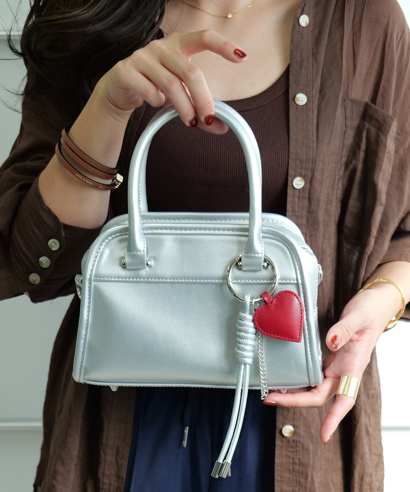 【 DEVICE GAL 】 Heart Tease 3連チャーム付き ヴィンテージライク 2way ラウンドミニボストンバッグ レディース おしゃれ ブランド 学生 カジュアル きれいめ 大人 女性 DTG25036