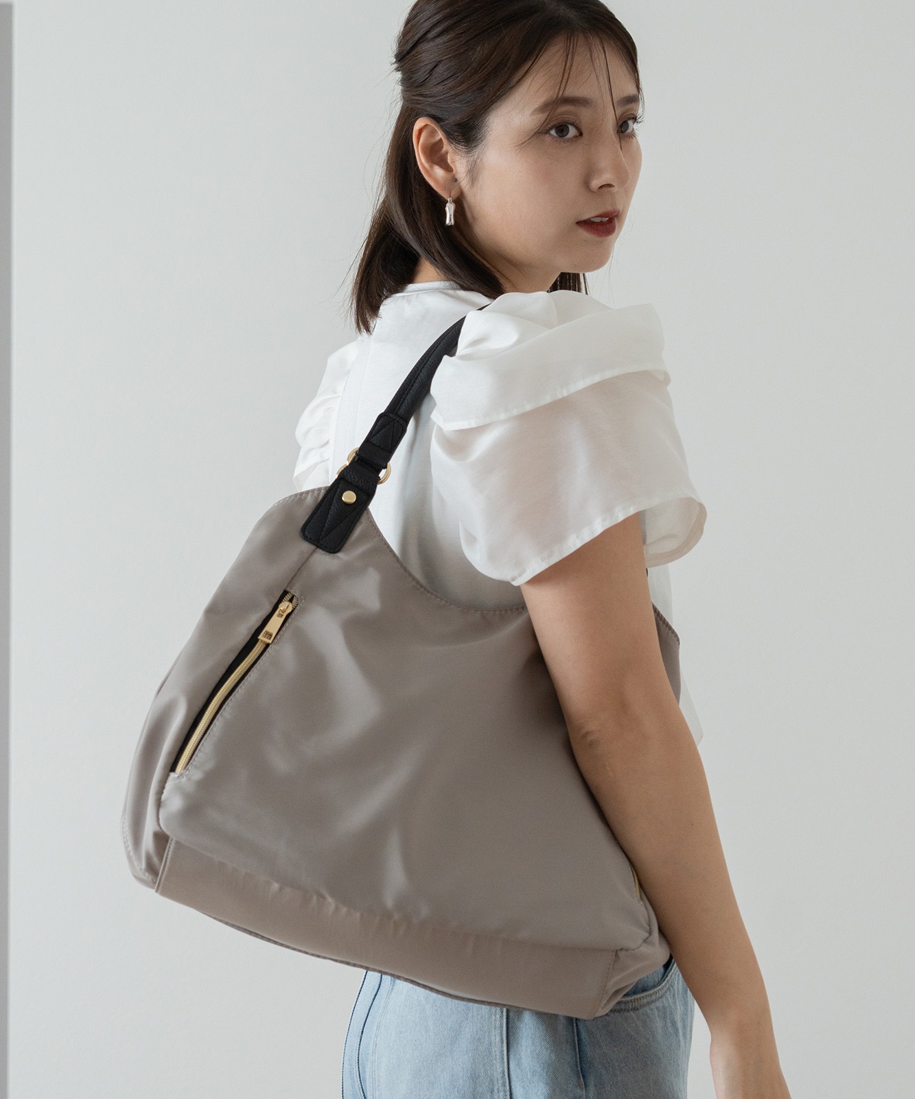 専用出品　フランスアンティーク　モノグラムリメイクトートバッグ Rename 】 軽量ゴールドファスナーナイロントートバッグ