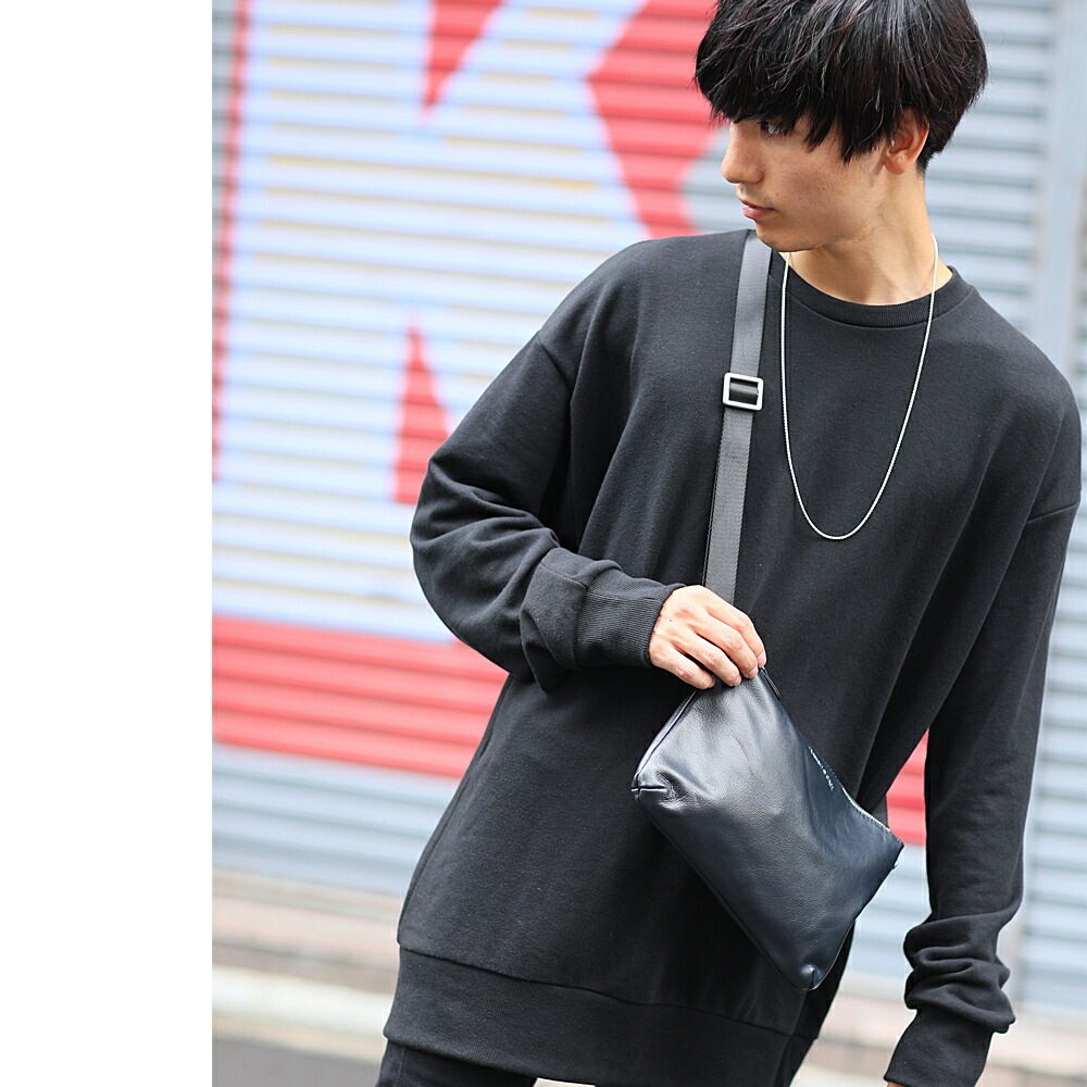 G2バッグ ディースクエアードがニューアイコン「ゴシック ベルト バッグ