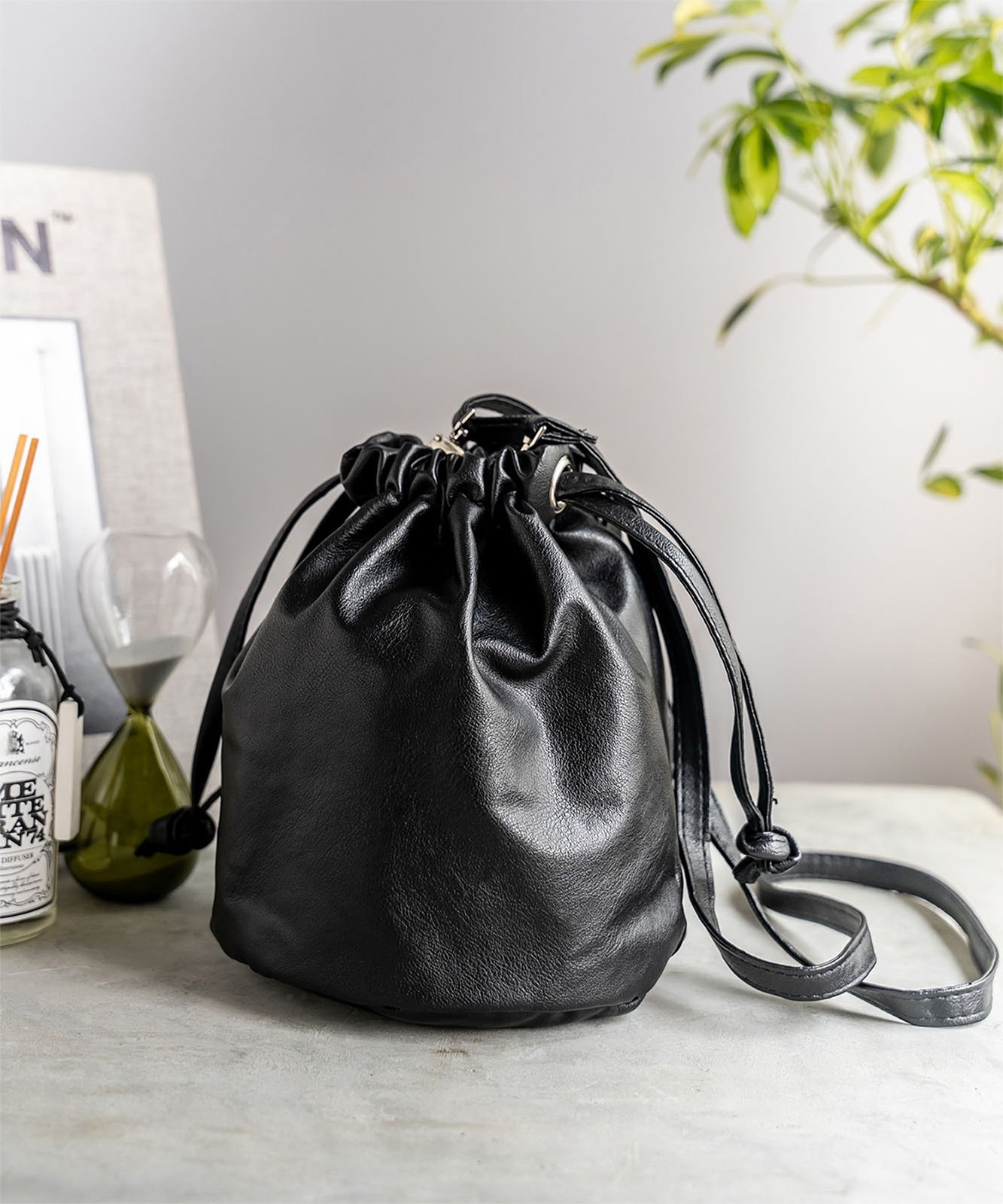 【 DEVICE × じーたーコラボ 】 Rename ソフトフェイクレザー 巾着ショルダーバッグ メンズ レディース RSG20133