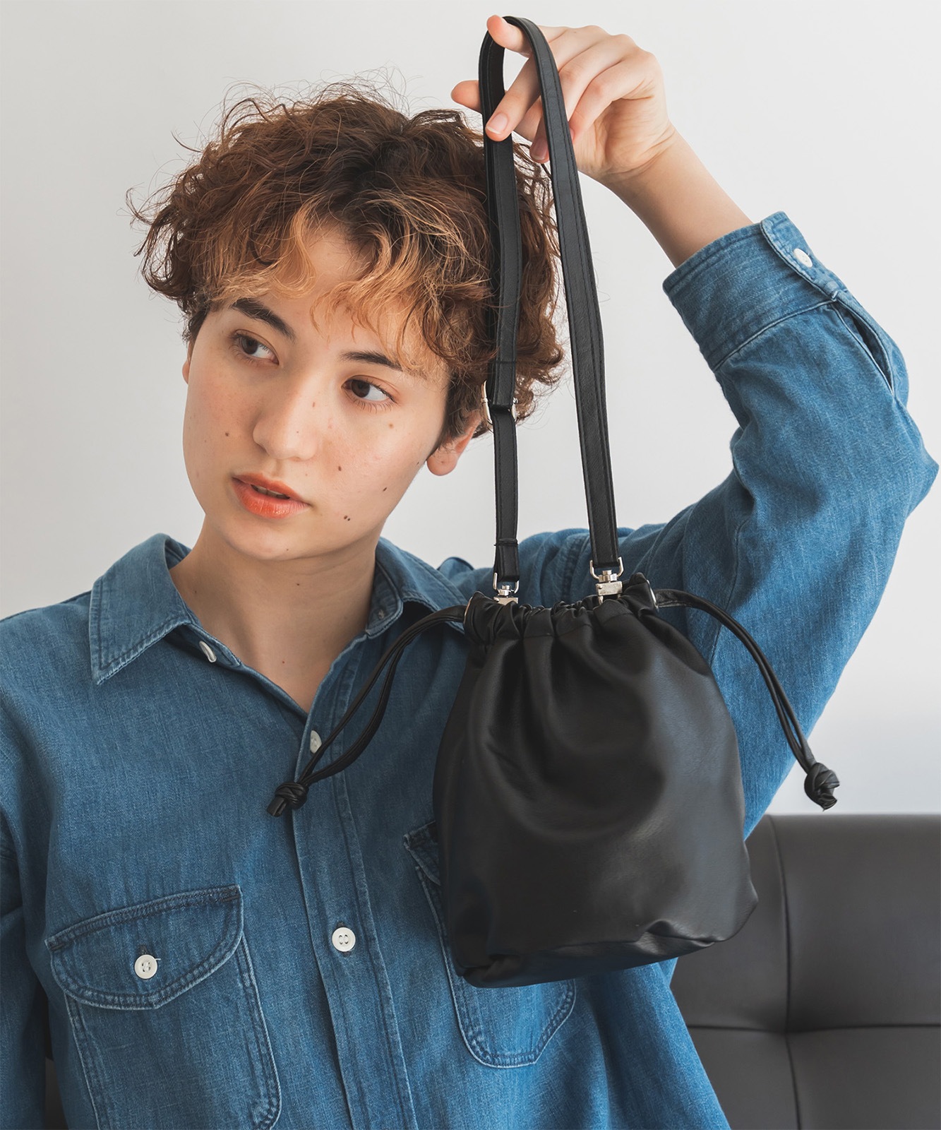 スエードレザー 巾着バッグ メイドインジャパン DEVICE × じーたーコラボ ソフトフェイクレザー 巾着ショルダー