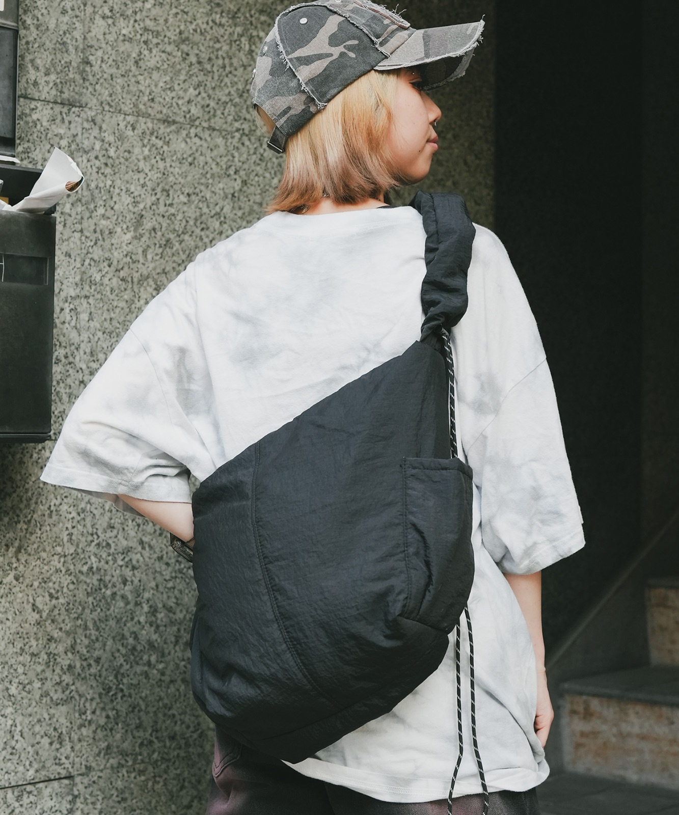 DEVICE+ 軽量 ナイロン ギャザー ドローコード ショルダーバッグ