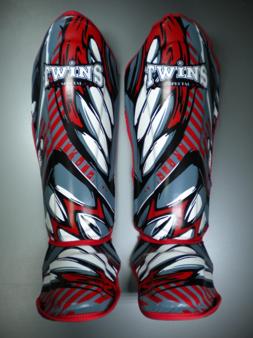 ツインズ TWINS レガース ツインズ TWINS 合皮製 キックボクシング レガース スネ