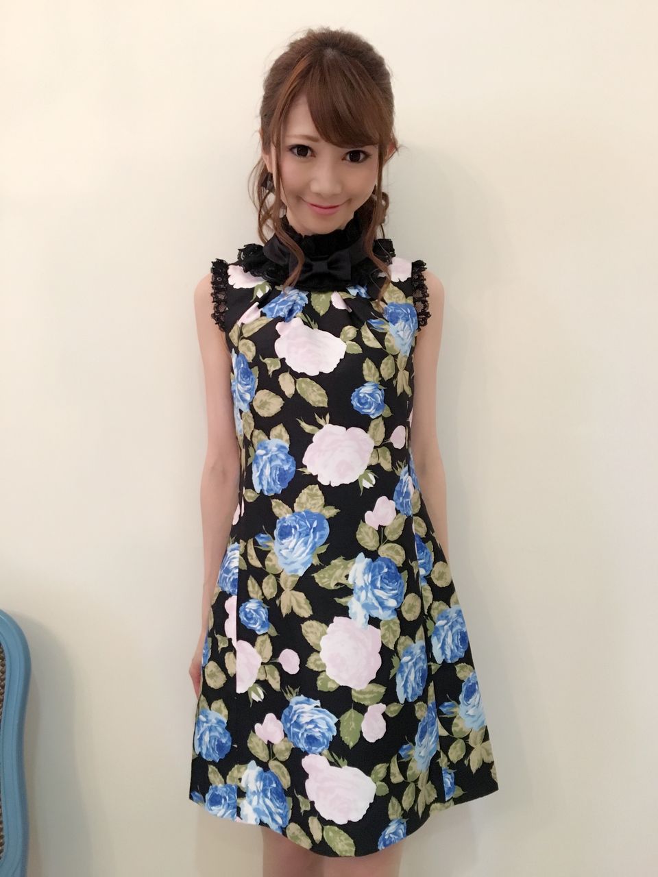 レースの襟飾りの少女ワンピ【プリンセスJAPONローズ柄ブルー