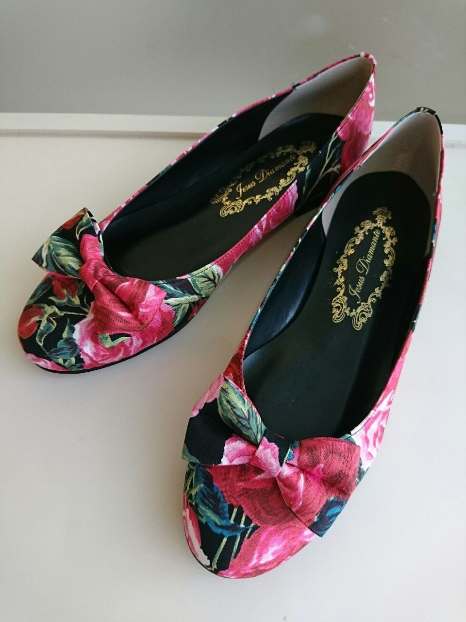 バロックリボンフラットシューズ ： JESUS DIAMANTE [ジーザス