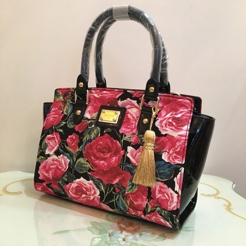 【格安saleスタート】 ロマンスドールBAGタッセル付き【バロックレッドローズ柄黒 バッグ