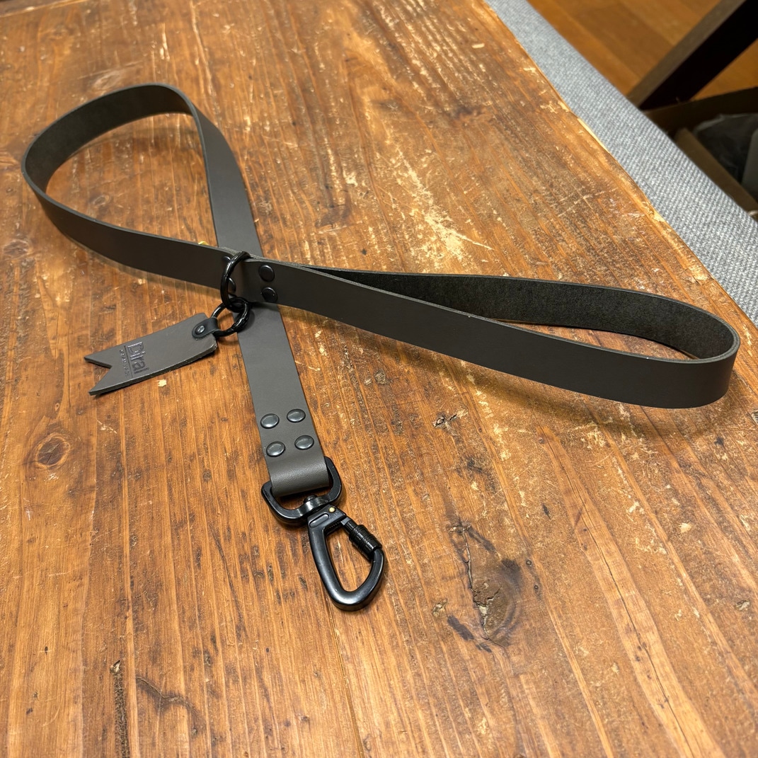 SHORT WIDE LEASH 24MM GRAY