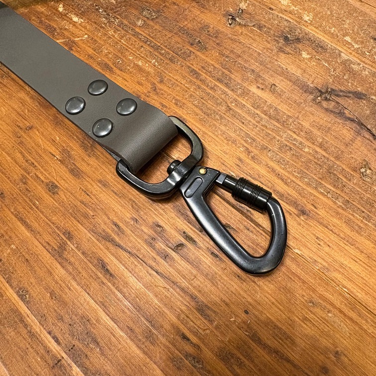 SHORT WIDE LEASH 24MM GRAY