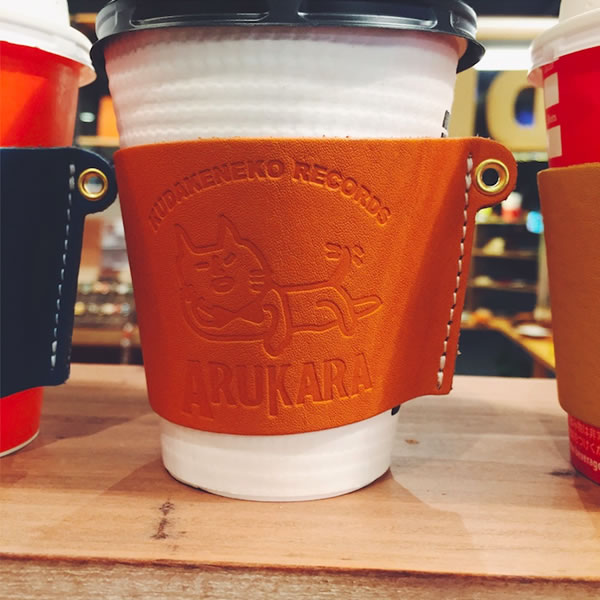 Diralxアルカラ コラボ「にゃんて素敵なコーヒースリーブ」Zepp会場限定発売