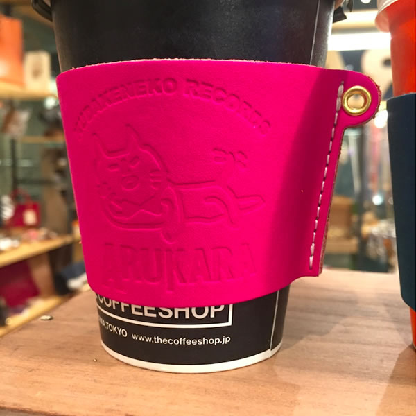 Diralxアルカラ コラボ「にゃんて素敵なコーヒースリーブ」Zepp会場限定発売