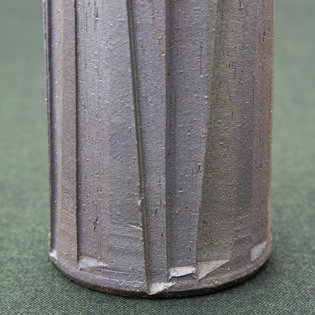 竹林黒いぶし花入 【Lot 1】