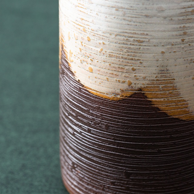 白釉松皮寸胴花入 【Lot 1】